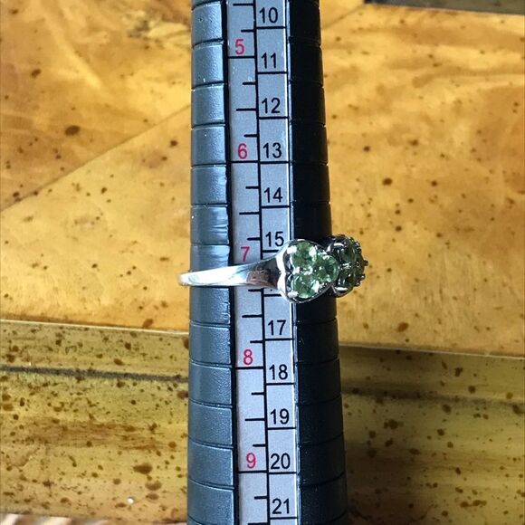 Natural Arizona Peridot Sterling Silver Heart Ring Size 7 - Picture 8 of 8